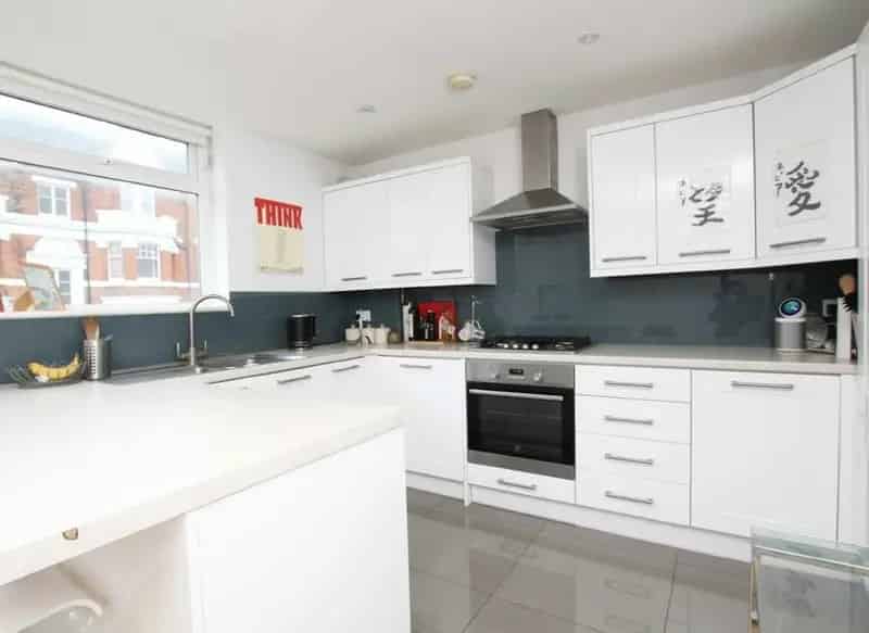 2 Bedroom Apartment Askew Village Near Shepherds Bush and Stamford Brook