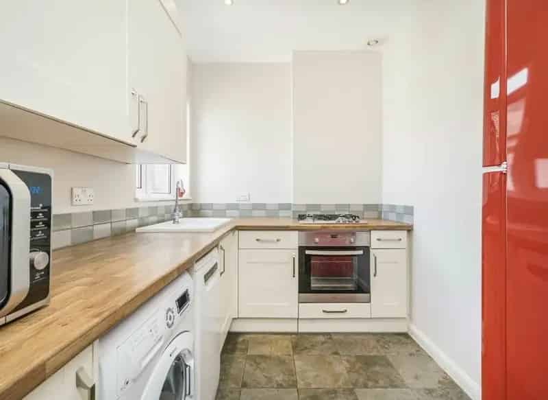 2 Double Bedroom Flat Victorian Conversion South Facing Reception
