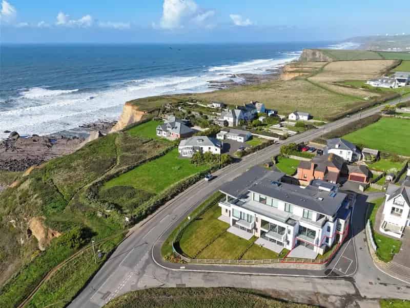 2 Bed Apartment with Ocean Views High Spec Finish Energy Efficient