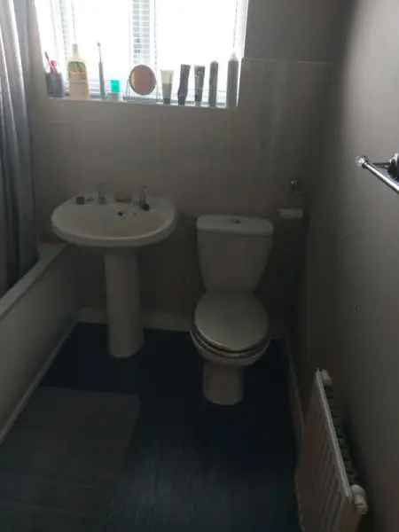 2 Bed House Near Bridgewater Canal Double Driveway Private Garden