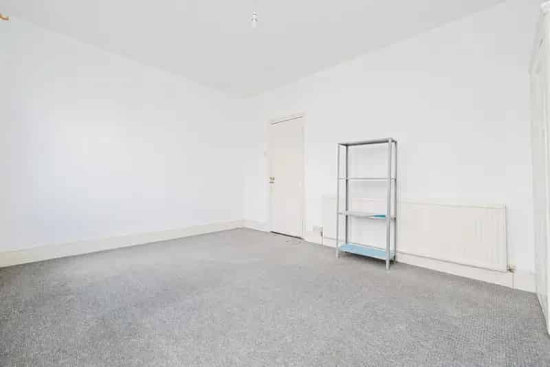 Three Double Bedroom Period Home Near Central London