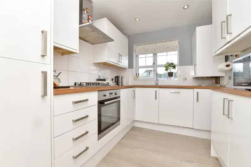 2 Bedroom Flat for Sale near West Sutton Station