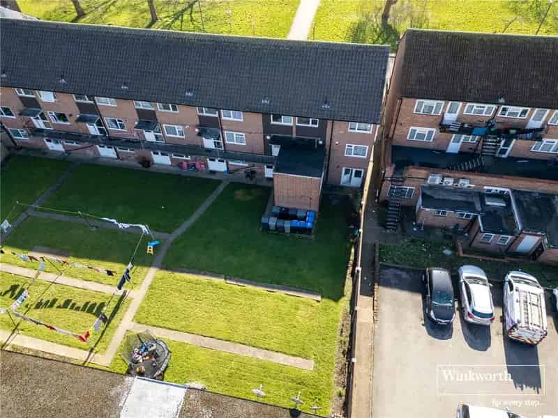 1 Bedroom Maisonette Edgware - Near Queensbury Station