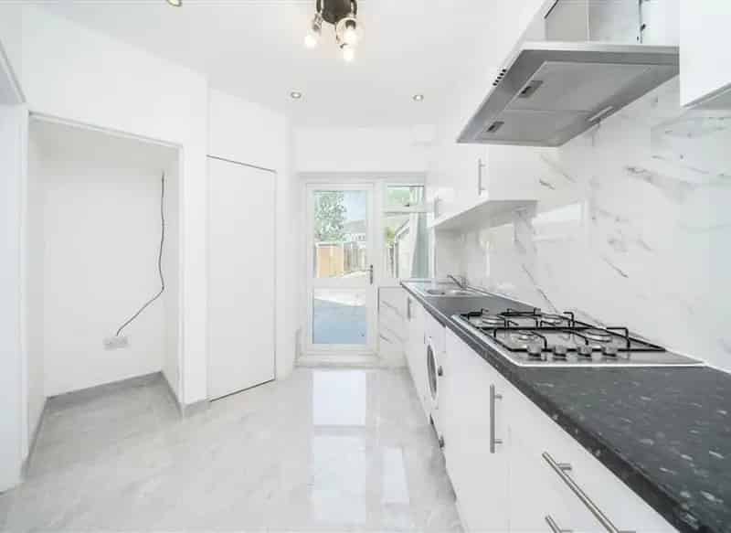 2 Double Bedroom House Kidbrooke Refurbished Driveway Garden No Chain