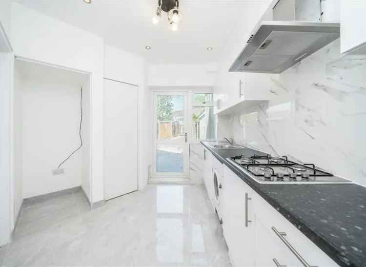 2 Double Bedroom House Kidbrooke Refurbished Driveway Garden No Chain