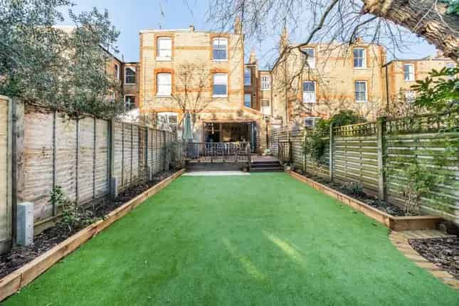 5 Bedroom Family House for Sale in Crouch End N8