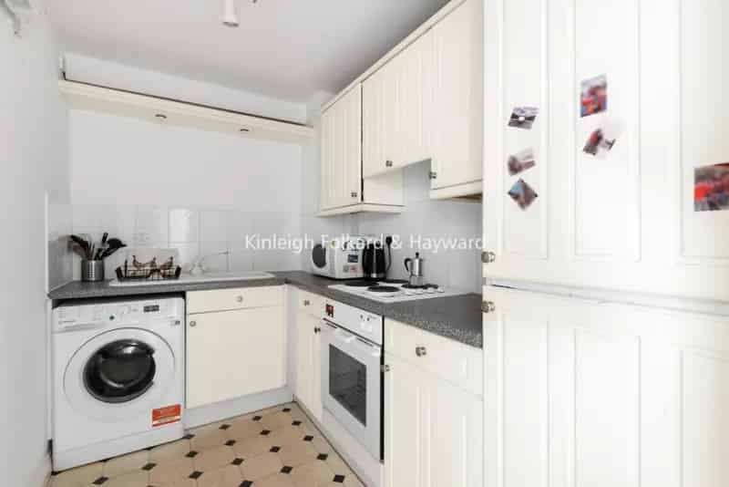One Double Bedroom Dockside Apartment Near Canada Water