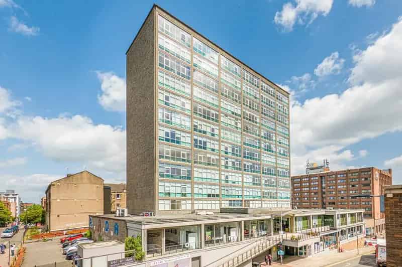 1 Bedroom Apartment Glasgow City Centre Skyline Views