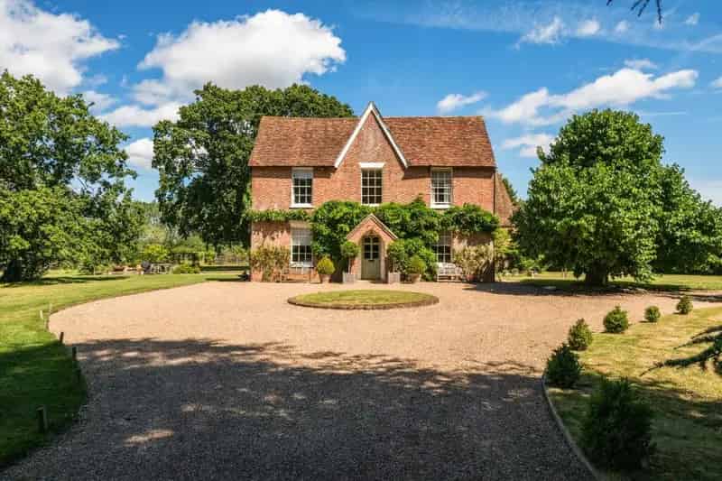 Grade II Listed Country House 6448 sq ft Family Home