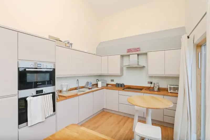 Stunning River View Penthouse Apartment 2 or 3 Beds Secure Parking