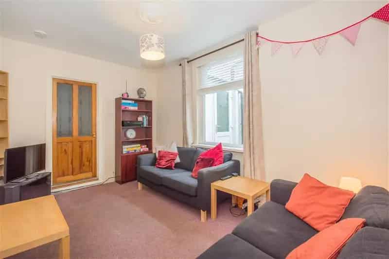 4 Bedroom HMO House Near University Hospital