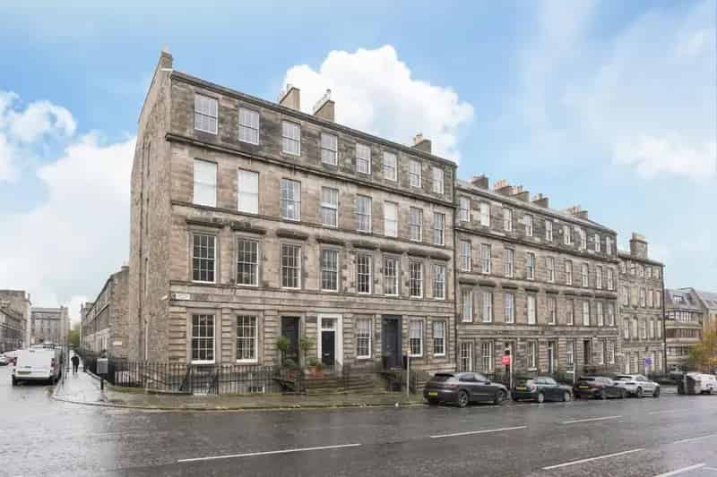 3 Bedroom Flat to Rent in Edinburgh and Lothians