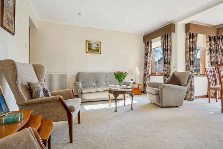 2-Bedroom Ground Floor Flat with Garden and Garage Bearsden
