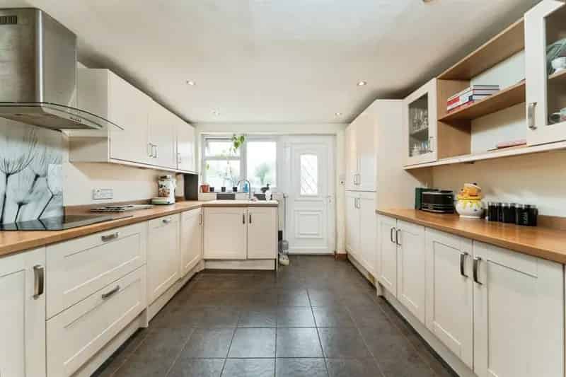 3 Bed Semi-Detached Home Family Garden