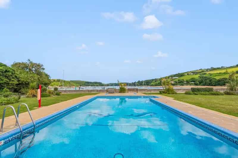 Salcombe Art Deco Apartment Stunning Estuary Views Private Parking
