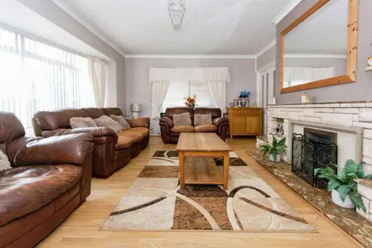 4 Bedroom Detached House For Sale in Knowle Solihull