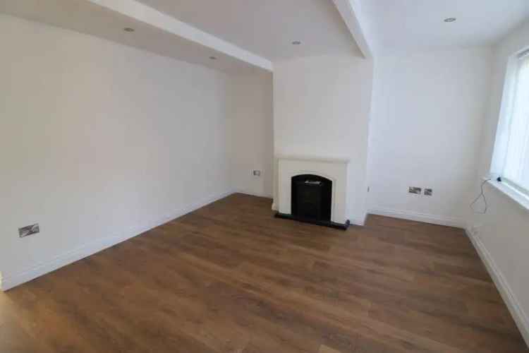 2 Bedroom Cottage For Sale in Stoneclough