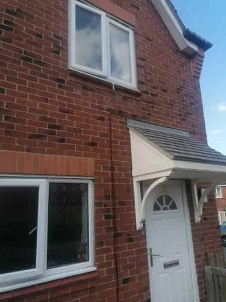2 Bedroom House Lindley Huddersfield Private Garden Parking