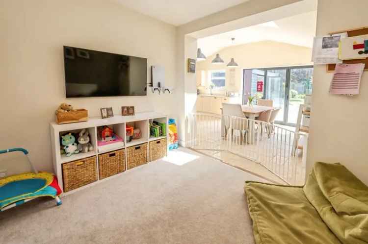 Extended 3-Bed Semi-Detached Home in Fernhill Heath