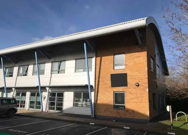 Semi Detached Office Building 3467 sq ft 12 Parking Spaces