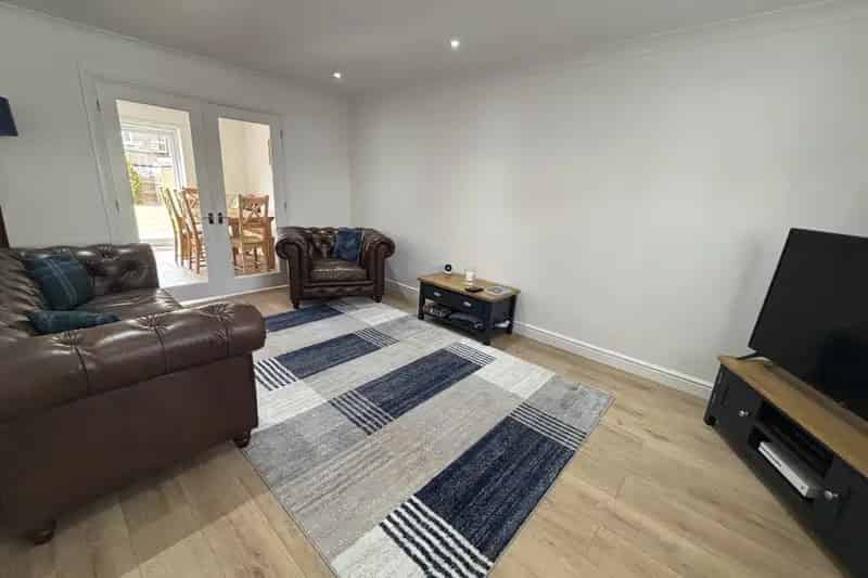 3 Bed 2 Bath House with Garden Zero Deposit Available