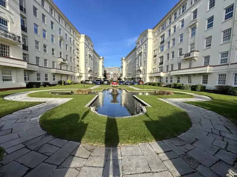 3 Bedroom Flat with Panoramic Sea Views near Bournemouth Town Centre