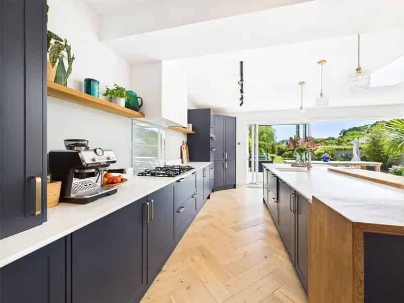 Five Bedroom Detached House West Christchurch