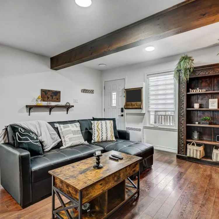 Lachine Bungalow Near Parks and Downtown Montreal