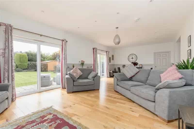 5 Bed Detached Bungalow Edinburgh - Family Home