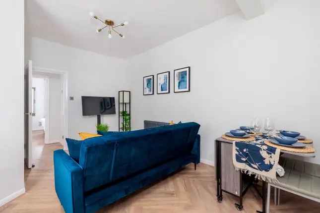 Flat to rent in Bell Street, London NW1