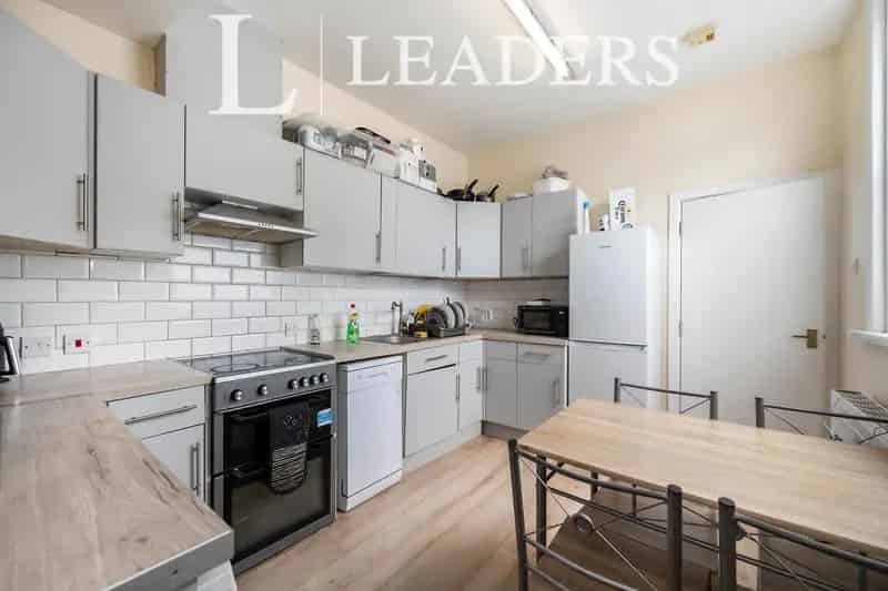 Six Bedroom Student House September 2025 Bills Included