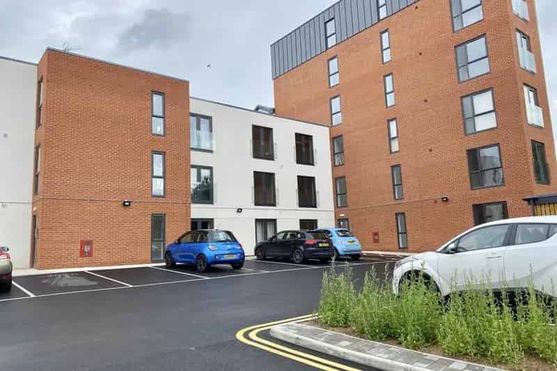 Spacious Studio Apartment Near Leeds City Centre