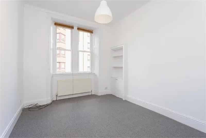 2 Bed Flat with Lounge and Garden - Ideal for Investors or First-Time Buyers