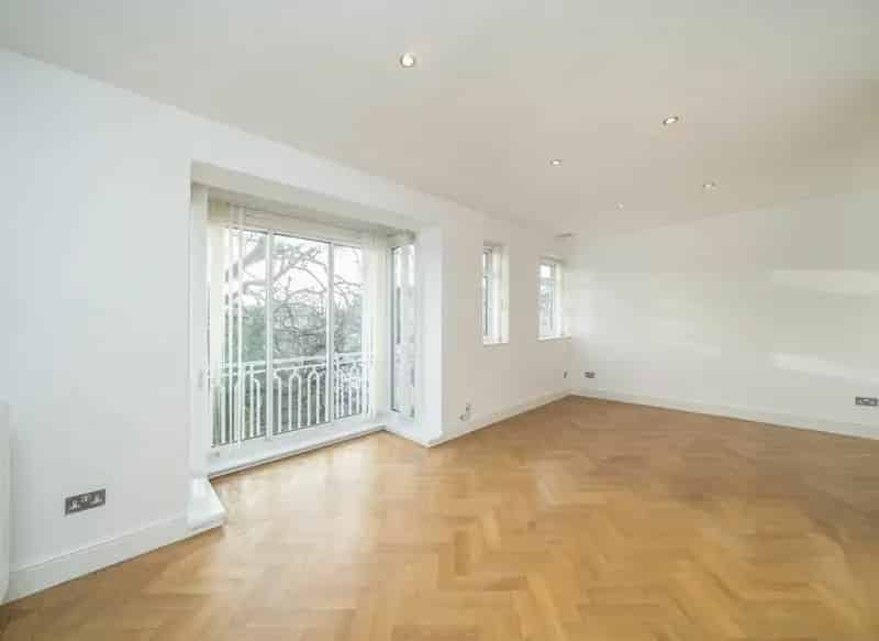 Refurbished 1 Bedroom Apartment in Holland Park