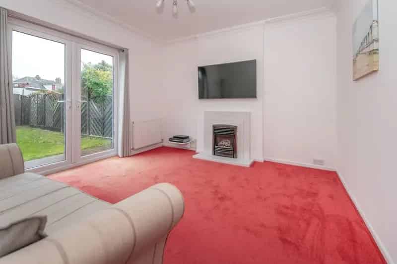 3 Bed House with Garden and Modern Kitchen