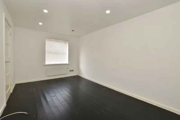 1 Bedroom Flat for Sale near Chadwell Heath Station