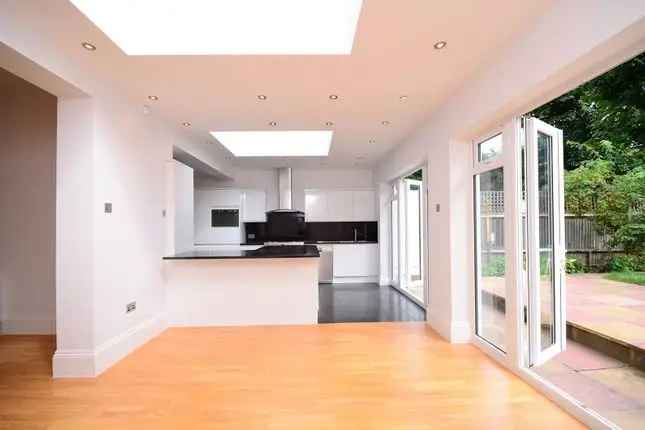 Six Bedroom House for Sale in Tooting London