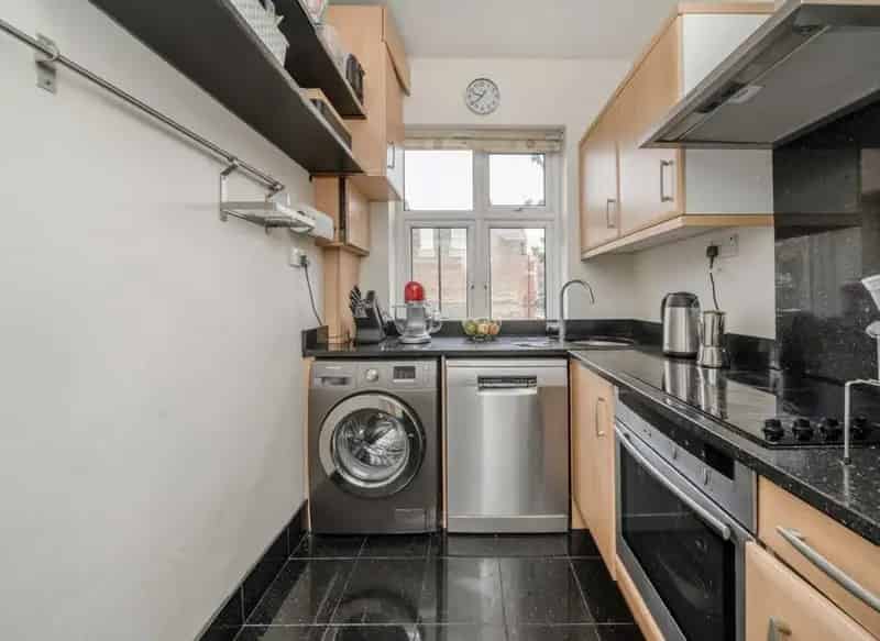 Spacious 3-Bedroom Apartment with High Ceilings and Communal Gardens