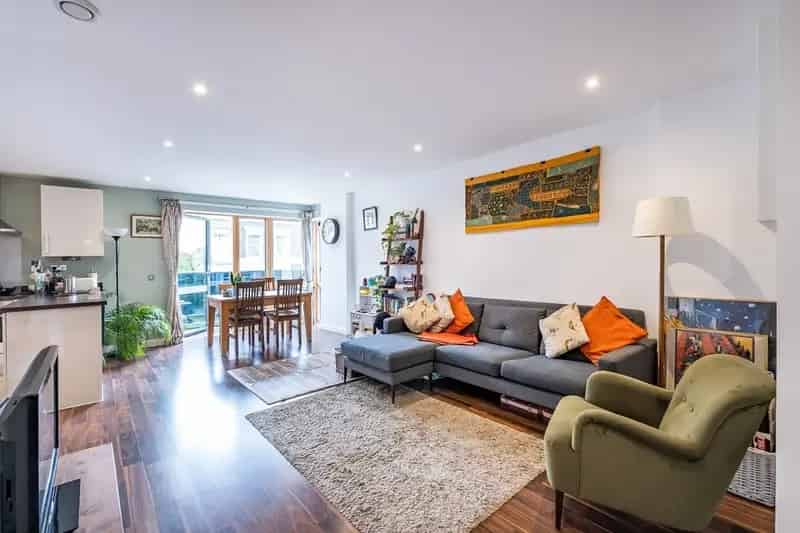 2 Bedroom Apartment to Rent Holister House
