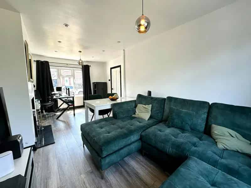 Spacious 2-Bed Semi-Detached House Freehold Near Wednesbury