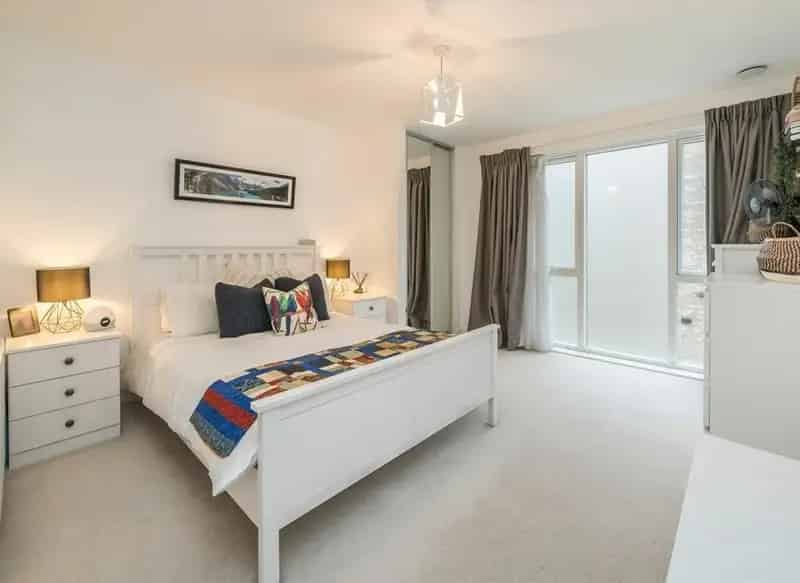 Modern 2-Double Bed Apartment 800 sq ft Chain Free Near Bow Stratford