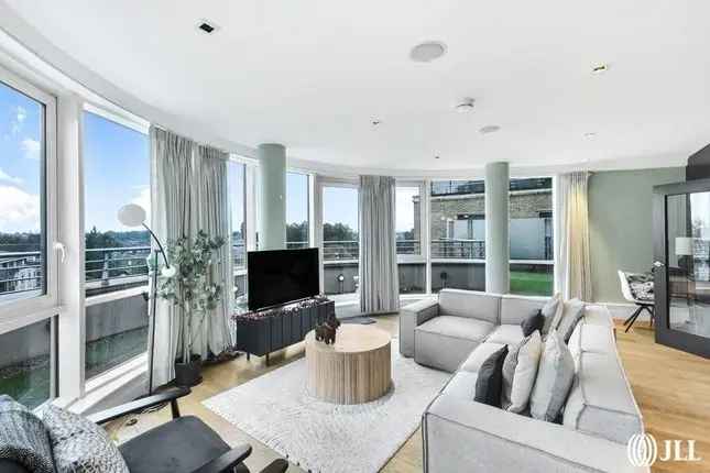 Flat for sale in Kew Bridge Road, Brentford TW8