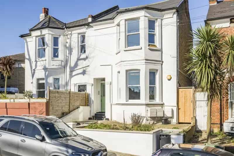 Spacious 2-Bedroom Apartment with Private Garden