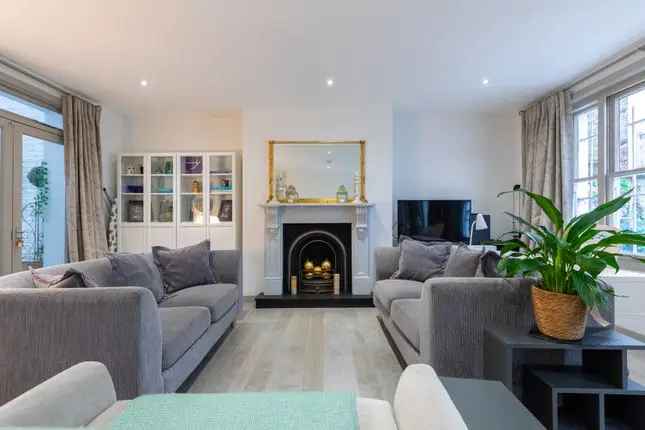 Flat to rent in Linden Gardens, London W2.