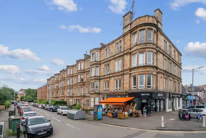 Spacious 1-Bedroom Tenement Flat in Battlefield Glasgow