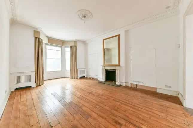 Spacious 4-Bedroom Flat for Sale in Onslow Gardens SW7