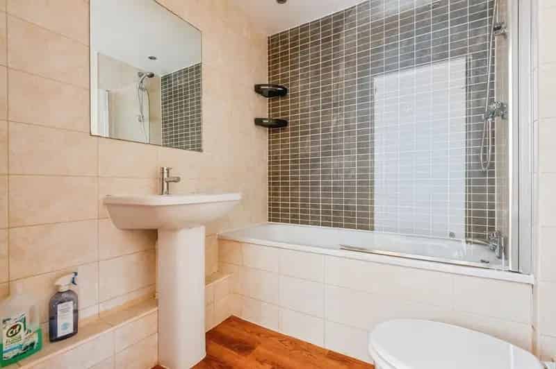 2 Bedroom Flat for Sale Liverpool Mann Island No Onward Chain