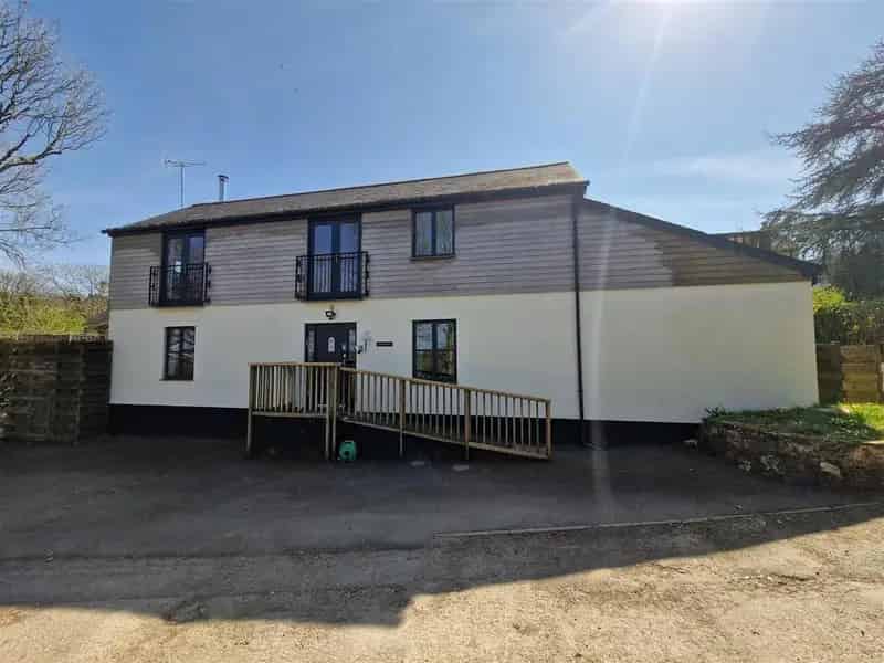 3 Bedroom Detached House to Rent