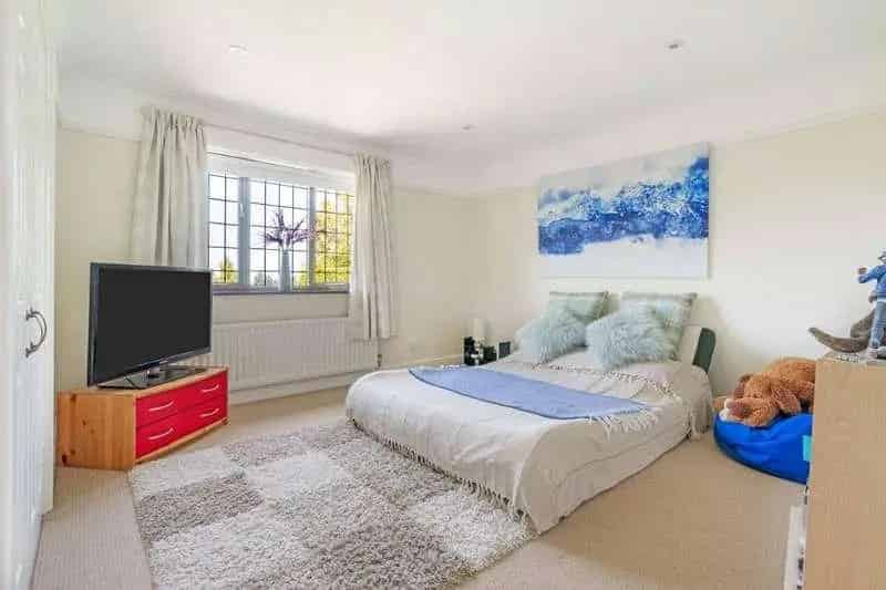 5 bed house for sale