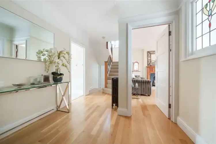 4 Bedroom Semi-Detached House for Sale in New Barnet